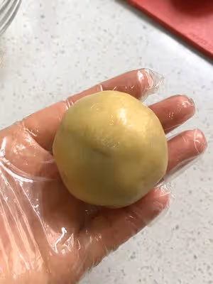 椒鹽花生酥皮月餅