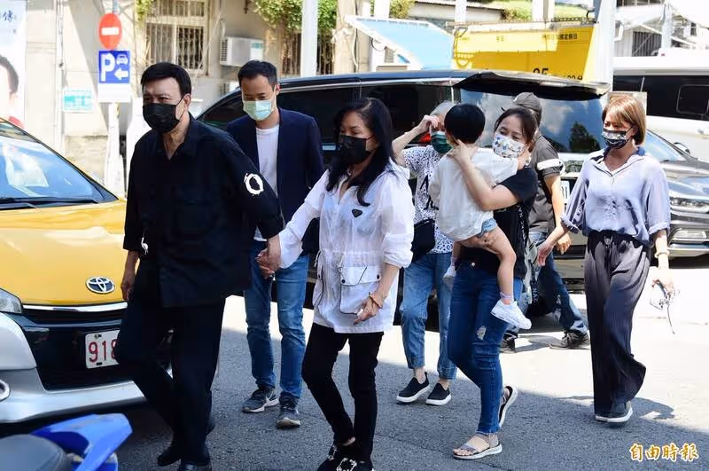 余苑綺長眠地曝光！余天夫婦選好墓地「和綜藝天王同一處」　採基督教儀式「完成最後的心願」