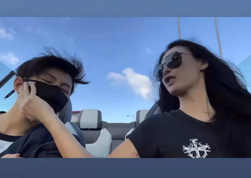 張柏芝開豪車送兒子上學!母子倆互動顯溫馨,12歲小Q難掩帥氣,越長越像謝霆鋒
