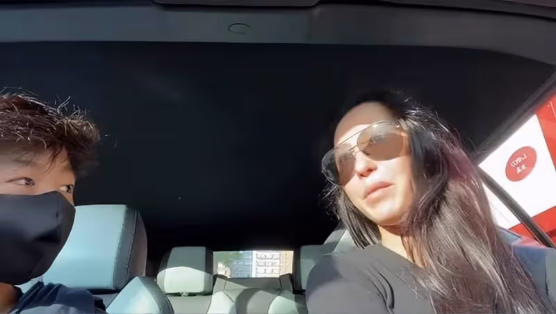 張柏芝開豪車送兒子上學!母子倆互動顯溫馨,12歲小Q難掩帥氣,越長越像謝霆鋒