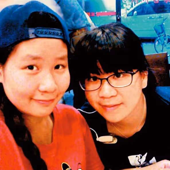 留下3000多萬債務!趙舜當年驟逝後,遺孀「獨自扶養聽障女兒」邊還債,現在的生活卻是...