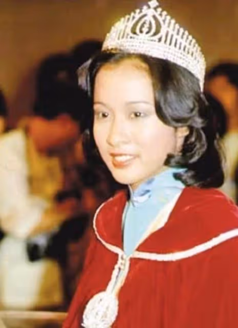 最美港姐朱玲玲:與霍震霆相伴27年生3子後凈身出戶,50歲再嫁豪門被寵上天!活得勇敢又灑脫