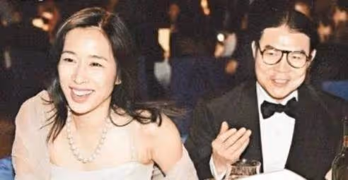 最美港姐朱玲玲:與霍震霆相伴27年生3子後凈身出戶,50歲再嫁豪門被寵上天!活得勇敢又灑脫