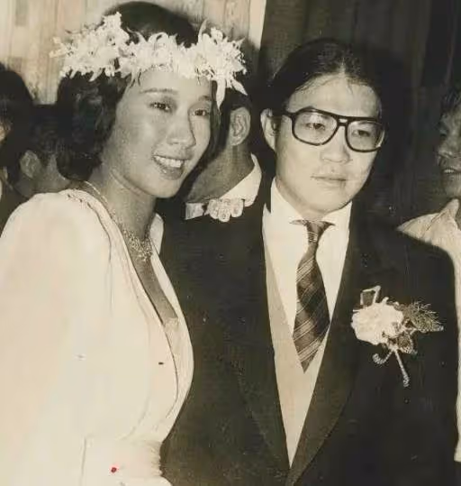 最美港姐朱玲玲:與霍震霆相伴27年生3子後凈身出戶,50歲再嫁豪門被寵上天!活得勇敢又灑脫