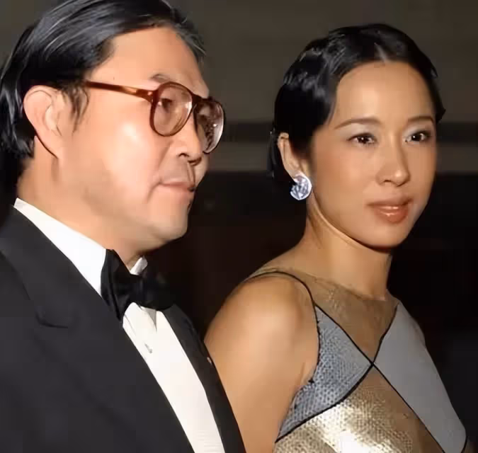 最美港姐朱玲玲:與霍震霆相伴27年生3子後凈身出戶,50歲再嫁豪門被寵上天!活得勇敢又灑脫