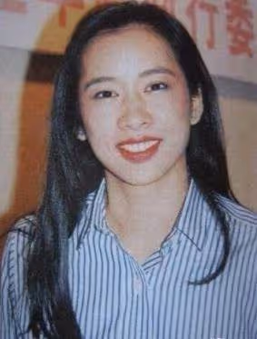 最美港姐朱玲玲:與霍震霆相伴27年生3子後凈身出戶,50歲再嫁豪門被寵上天！活得勇敢又灑脫
