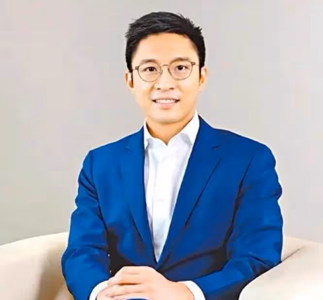 最美港姐朱玲玲:與霍震霆相伴27年生3子後凈身出戶,50歲再嫁豪門被寵上天！活得勇敢又灑脫
