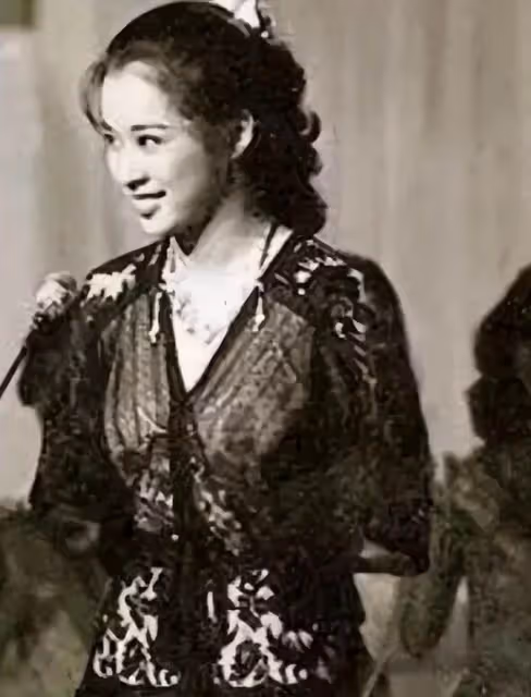 最美港姐朱玲玲:與霍震霆相伴27年生3子後凈身出戶,50歲再嫁豪門被寵上天!活得勇敢又灑脫