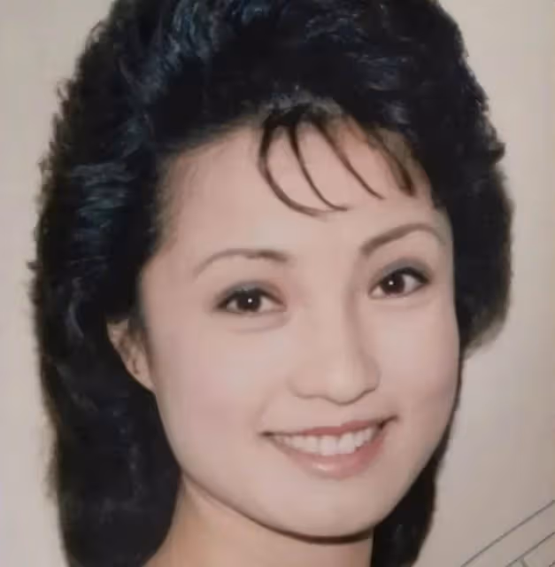 最美港姐朱玲玲:與霍震霆相伴27年生3子後凈身出戶,50歲再嫁豪門被寵上天!活得勇敢又灑脫
