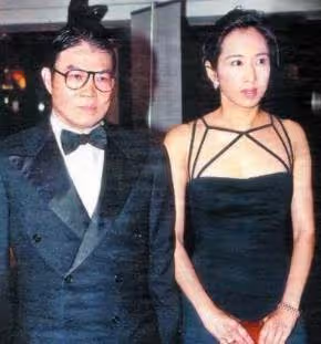 最美港姐朱玲玲:與霍震霆相伴27年生3子後凈身出戶,50歲再嫁豪門被寵上天!活得勇敢又灑脫