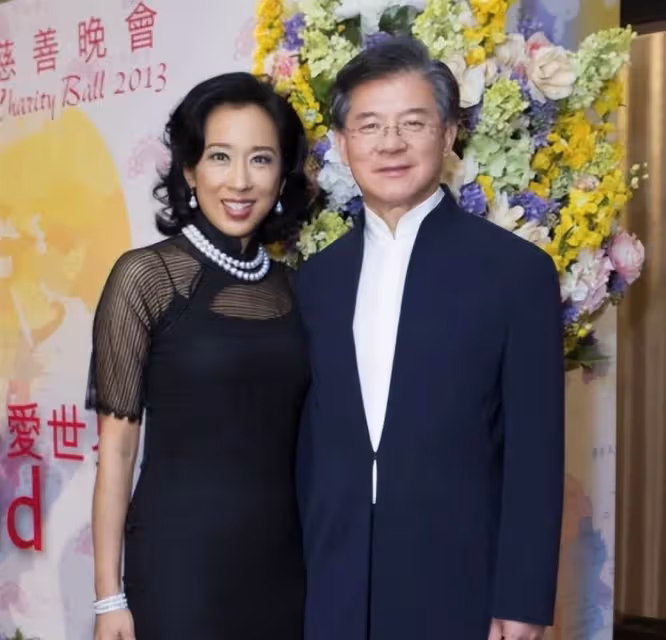 最美港姐朱玲玲:與霍震霆相伴27年生3子後凈身出戶,50歲再嫁豪門被寵上天!活得勇敢又灑脫