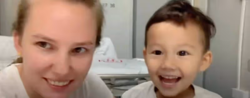 Renia和Leo出院了，看到他們燦爛的笑容，讓雲飛對祖國的理解感觸頗深