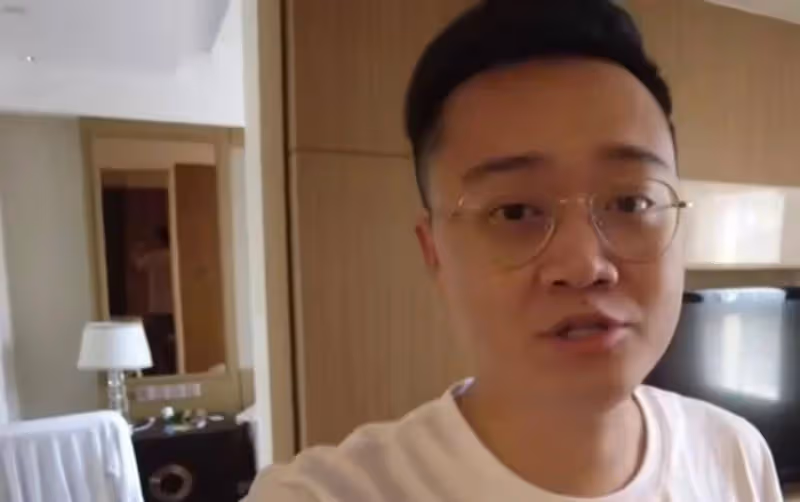 Renia和Leo出院了，看到他們燦爛的笑容，讓雲飛對祖國的理解感觸頗深