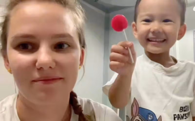 Renia和Leo出院了，看到他們燦爛的笑容，讓雲飛對祖國的理解感觸頗深