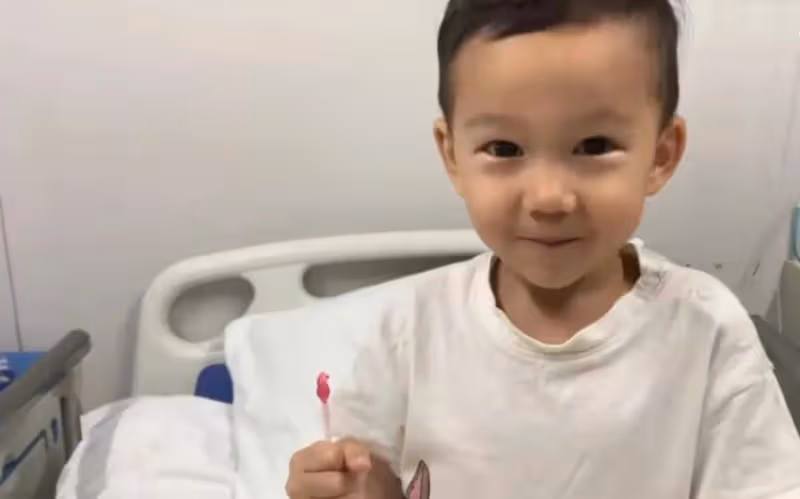 Renia和Leo出院了，看到他們燦爛的笑容，讓雲飛對祖國的理解感觸頗深