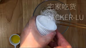 空心豆沙麻團，超簡單一次成功，香甜酥脆，好吃  到停不下來。