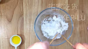 空心豆沙麻團，超簡單一次成功，香甜酥脆，好吃  到停不下來。