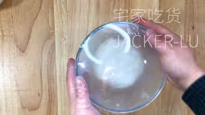 空心豆沙麻團，超簡單一次成功，香甜酥脆，好吃  到停不下來。