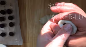 空心豆沙麻團，超簡單一次成功，香甜酥脆，好吃  到停不下來。
