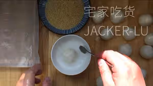 空心豆沙麻團，超簡單一次成功，香甜酥脆，好吃  到停不下來。