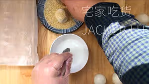 空心豆沙麻團，超簡單一次成功，香甜酥脆，好吃  到停不下來。