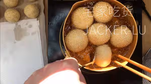 空心豆沙麻團，超簡單一次成功，香甜酥脆，好吃  到停不下來。