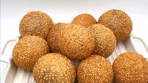 空心豆沙麻團，超簡單一次成功，香甜酥脆，好吃  到停不下來。