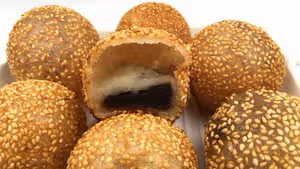 空心豆沙麻團，超簡單一次成功，香甜酥脆，好吃  到停不下來。