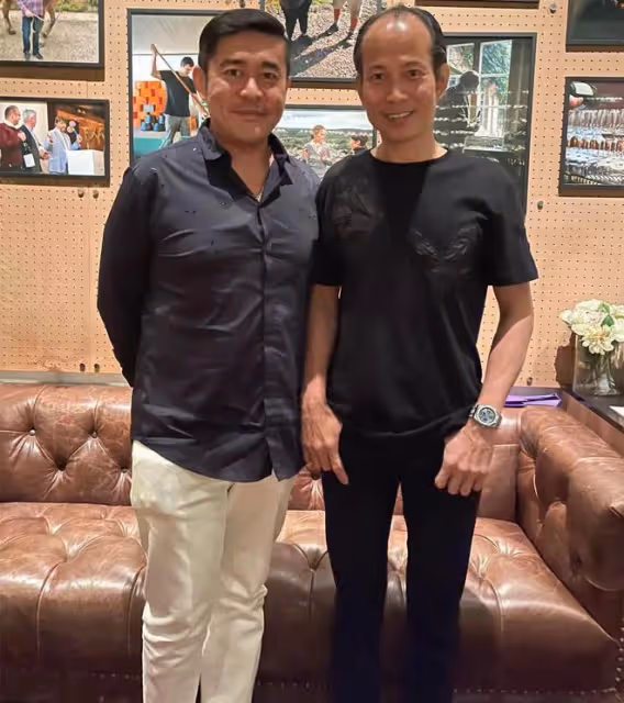 關之琳姐弟罕同框！小11歲弟弟像極了影帝老爸，曾破產用6年翻身