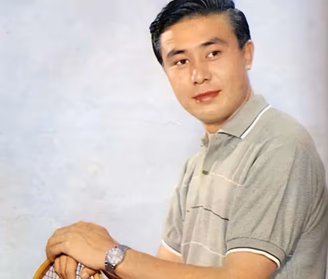 關之琳姐弟罕同框！小11歲弟弟像極了影帝老爸，曾破產用6年翻身