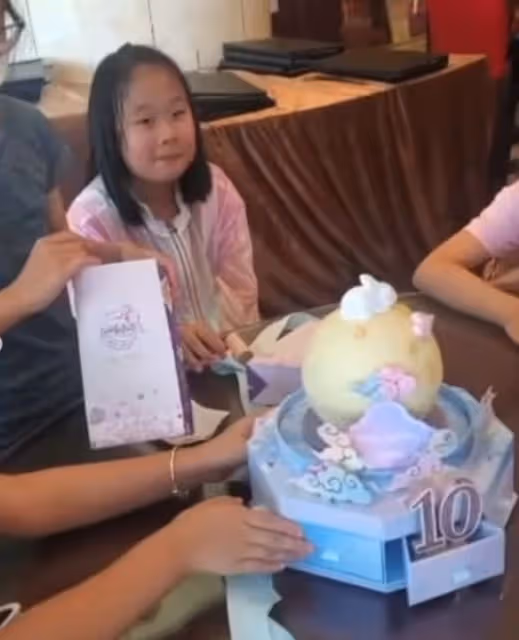 文頌嫻夫婦為愛女慶祝生日，富商老公帥氣十足，10歲女兒太像爸