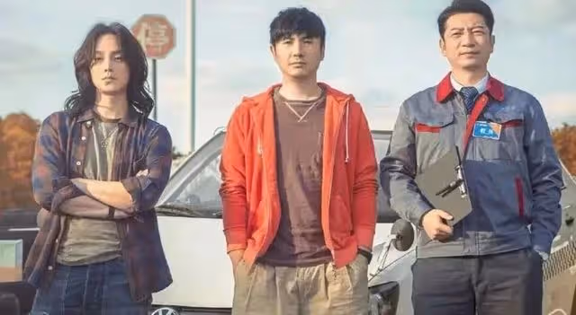 知名娛記曝中年男星酒後開車，曬海報圖暗示身份，沈騰田雨慘躺槍
