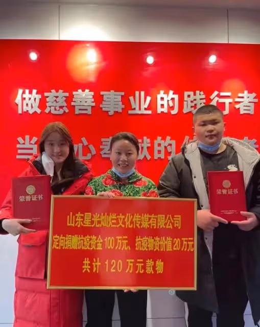 正能量！草帽姐為村裡准大學生髮獎勵，每人5000元卻遭道德綁架