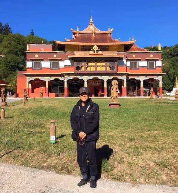 59歲李連杰撇妻女前往寺院修行,自稱寺廟像家一樣,氣色狀態甚好