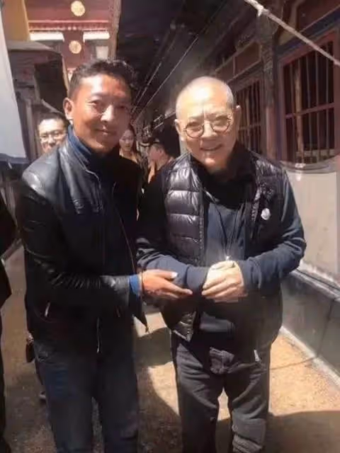 59歲李連杰撇妻女前往寺院修行，自稱寺廟像家一樣，氣色狀態甚好