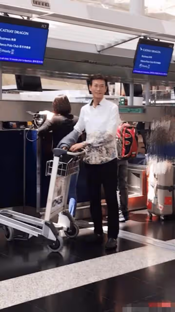 鄭少秋助陣女兒演唱會,別人七十多都成老爺爺了,他還這麼帥氣!