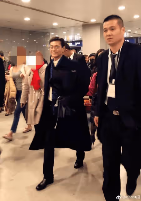 鄭少秋助陣女兒演唱會,別人七十多都成老爺爺了,他還這麼帥氣!