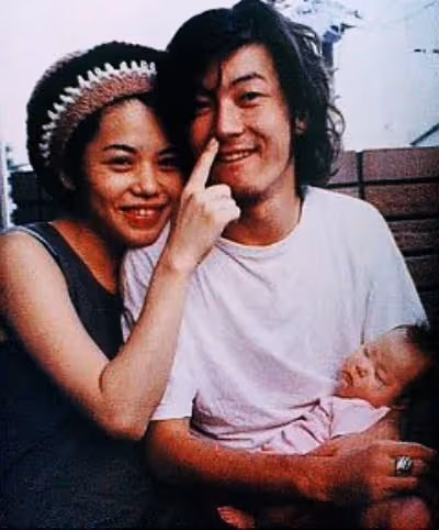 父女戀修成正果!48歲影帝「再娶小18歲嫩模」震驚演藝圈 新婚妻「只比女兒大3歲」放閃畫面曝光