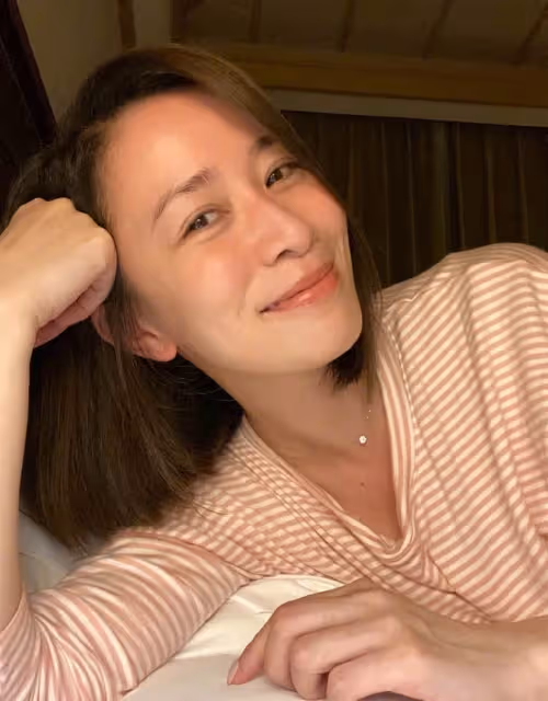 47歲佘詩曼近況曝光!一襲優雅連衣裙大曬白滑香肩,火辣身材一覽無遺,手持4處房產成富婆:是真正的人生贏家