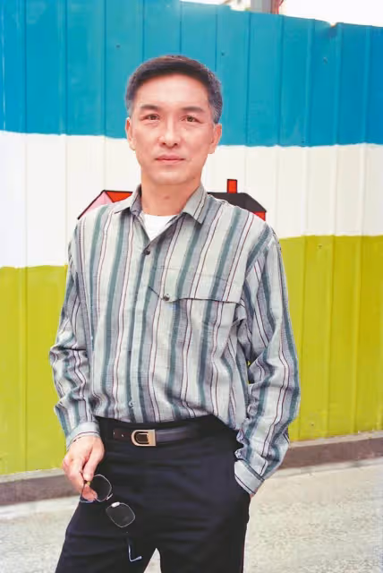 高學歷出道資深男星,演活包青天師爺醉心演戲不在乎錢,75歲未婚獨居氣質依舊文質彬彬