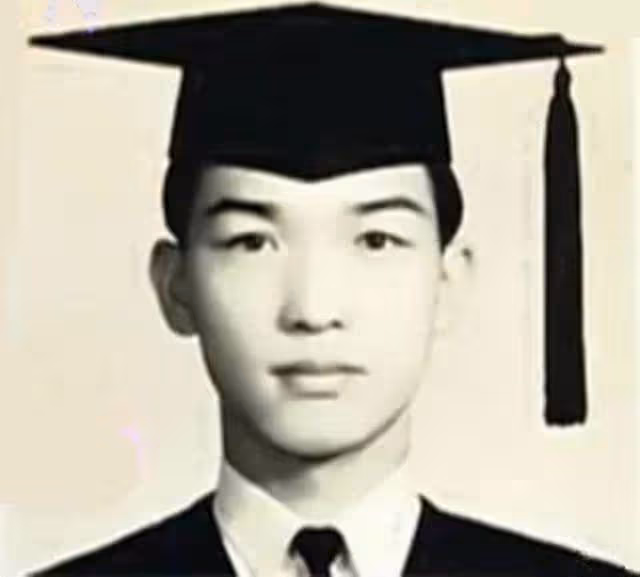 高學歷出道資深男星,演活包青天師爺醉心演戲不在乎錢,75歲未婚獨居氣質依舊文質彬彬