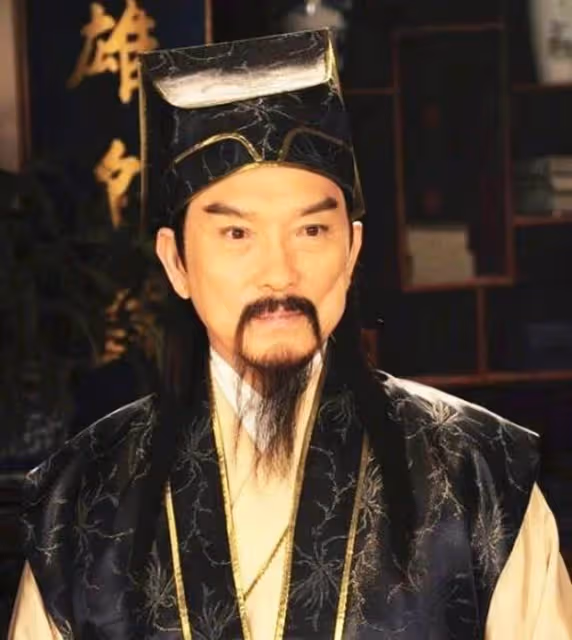 高學歷出道資深男星,演活包青天師爺醉心演戲不在乎錢,75歲未婚獨居氣質依舊文質彬彬