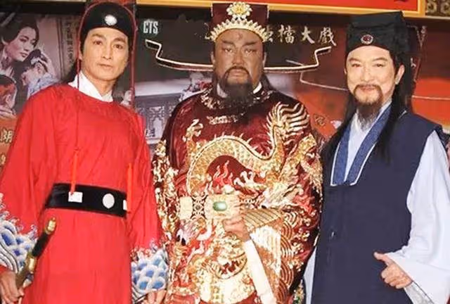 高學歷出道資深男星,演活包青天師爺醉心演戲不在乎錢,75歲未婚獨居氣質依舊文質彬彬