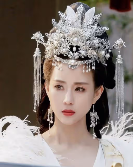滿頭華翠才是古裝女主標配,張鈞甯仙氣熱巴華麗,唯獨她令人驚艷