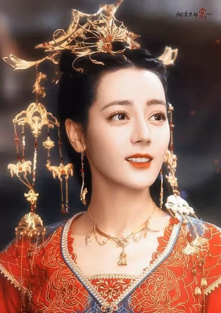 滿頭華翠才是古裝女主標配,張鈞甯仙氣熱巴華麗,唯獨她令人驚艷