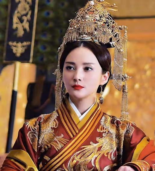 滿頭華翠才是古裝女主標配,張鈞甯仙氣熱巴華麗,唯獨她令人驚艷