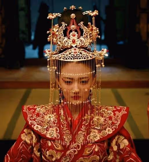 滿頭華翠才是古裝女主標配,張鈞甯仙氣熱巴華麗,唯獨她令人驚艷