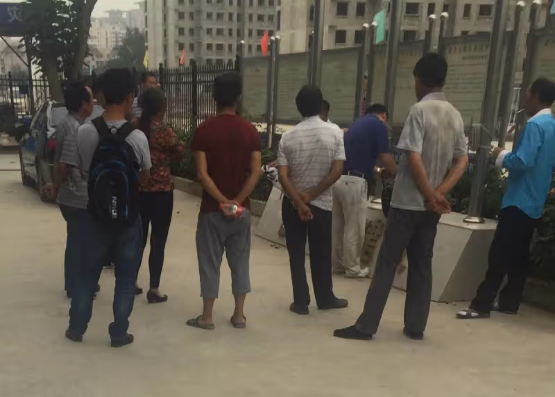 女老闆不惜失婚,堅持拿100萬救治重病員工,5年後自己瀕臨破產,收到500萬救濟款,感動落淚:是她來報恩了