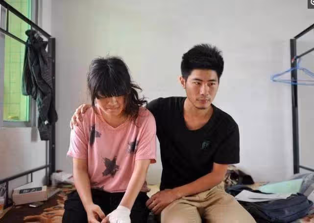 女老闆不惜失婚,堅持拿100萬救治重病員工,5年後自己瀕臨破產,收到500萬救濟款,感動落淚:是她來報恩了