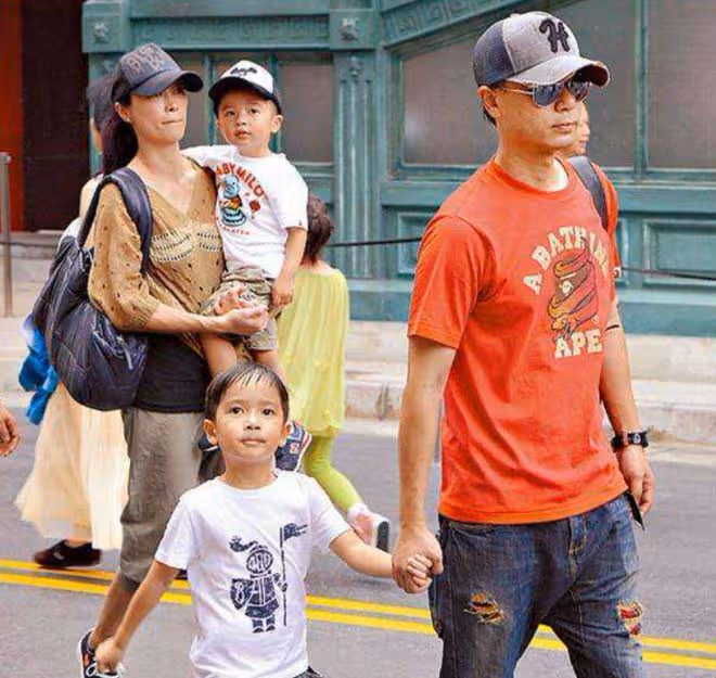 李克勤夫婦游杭州!約世界冠軍打羽毛球,對方稱是盧淑儀手下敗將